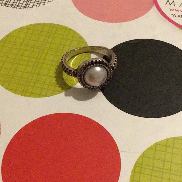 Jewelry - Pearl ring